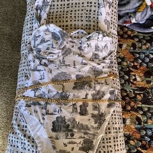 One-piece bathing suit